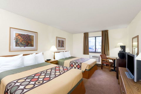 Super 8 By Wyndham Dodge City - LBG 11