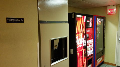 Super 8 By Wyndham Dodge City - LBG 5