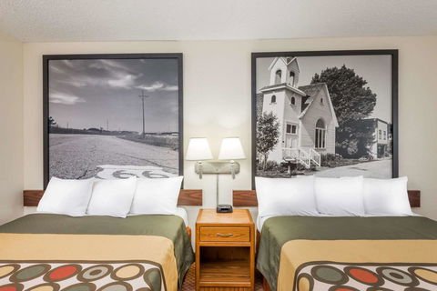 Super 8 By Wyndham Dodge City - LBG 20