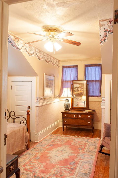 The Cottage Inn - LBG 4