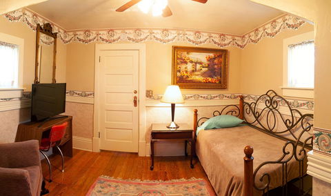 The Cottage Inn - LBG 1