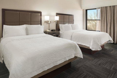 Hampton Inn Lawrence - LBG 15