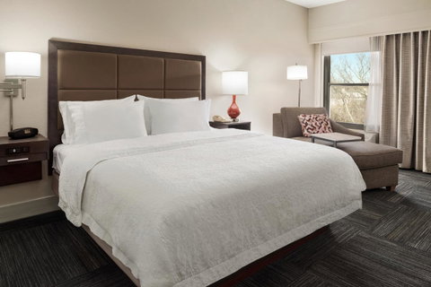 Hampton Inn Lawrence - LBG 8