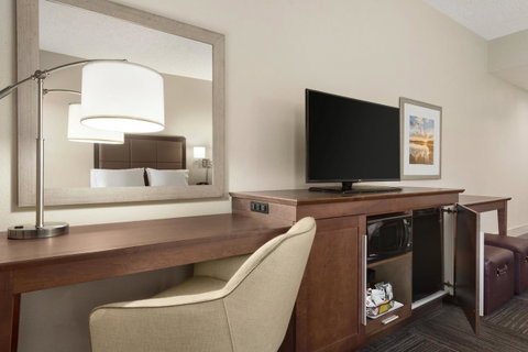Hampton Inn Lawrence - LBG 17