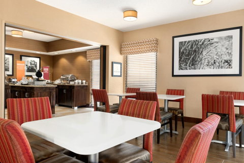 Hampton Inn Lawrence - LBG 28