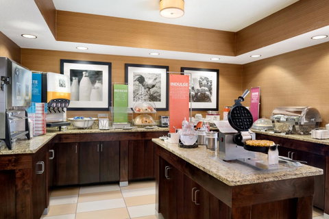 Hampton Inn Lawrence - LBG 26