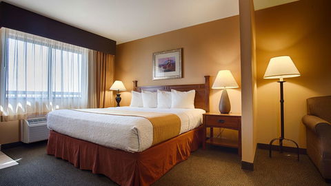 Best Western Plus Country Inn & Suites - LBG 21