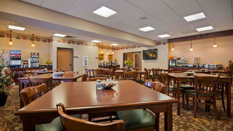 Best Western Plus Country Inn & Suites - LBG 30