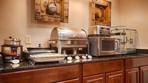 Best Western Plus Country Inn & Suites - LBG 19