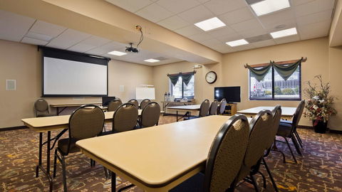 Best Western Plus Country Inn & Suites - LBG 22