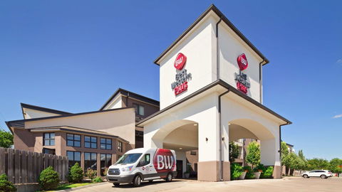 Best Western Plus Country Inn & Suites - LBG 0