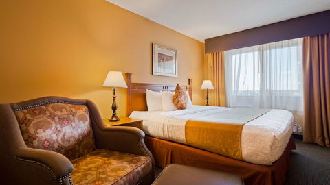 Best Western Plus Country Inn & Suites - LBG 24