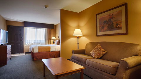 Best Western Plus Country Inn & Suites - LBG 18