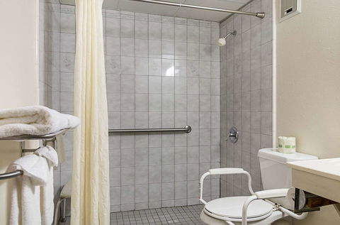 Econo Lodge Hays - LBG 14