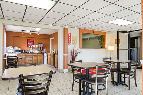 Econo Lodge Hays - LBG 21