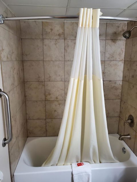 Econo Lodge Hays - LBG 2