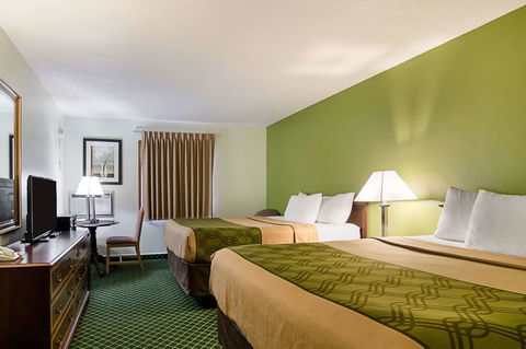 Econo Lodge Hays - LBG 5