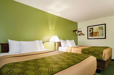 Econo Lodge Hays - LBG 15