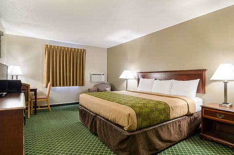 Econo Lodge Hays - LBG 12