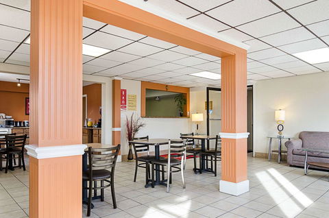 Econo Lodge Hays - LBG 13