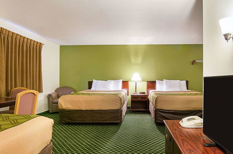 Econo Lodge Hays - LBG 10