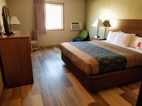 Econo Lodge Hays - LBG 0