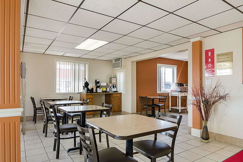 Econo Lodge Hays - LBG 17