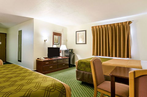 Econo Lodge Hays - LBG 19