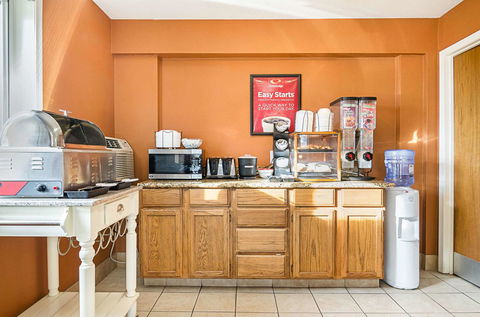 Econo Lodge Hays - LBG 22