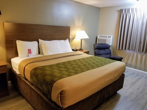 Econo Lodge Hays - LBG 4