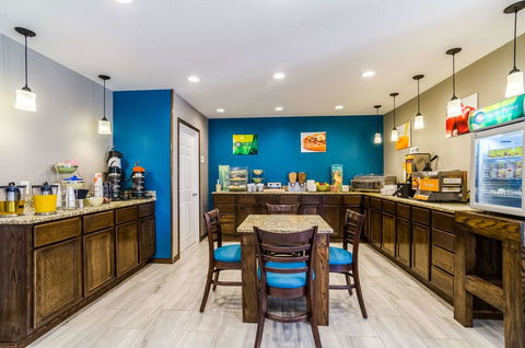 Quality Inn Great Bend - LBG 5