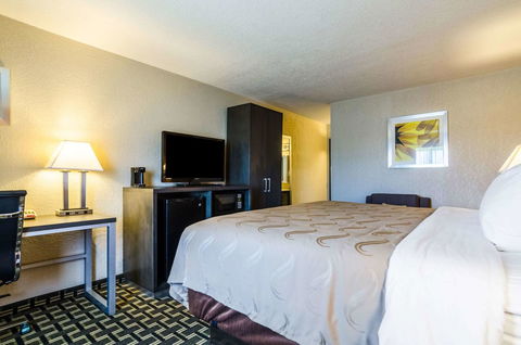 Quality Inn Great Bend - LBG 20