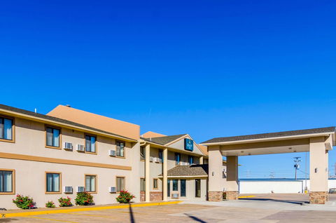 Quality Inn Great Bend - LBG 25