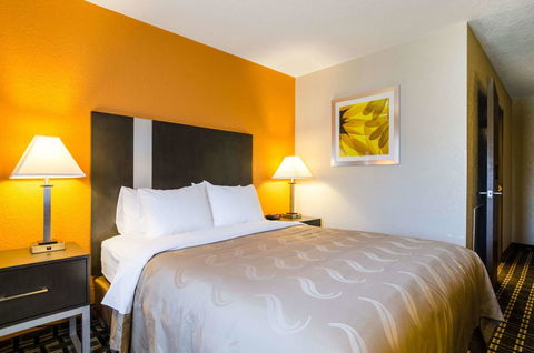 Quality Inn Great Bend - LBG 26