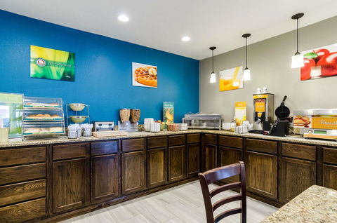 Quality Inn Great Bend - LBG 27