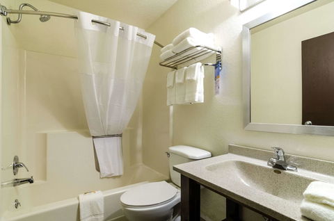Quality Inn Great Bend - LBG 6