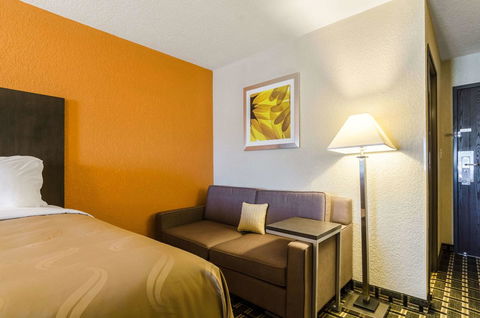 Quality Inn Great Bend - LBG 2