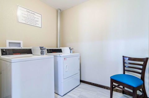 Quality Inn Great Bend - LBG 12