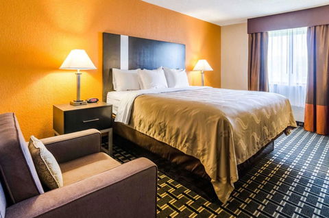 Quality Inn Great Bend - LBG 32
