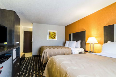 Quality Inn Great Bend - LBG 1