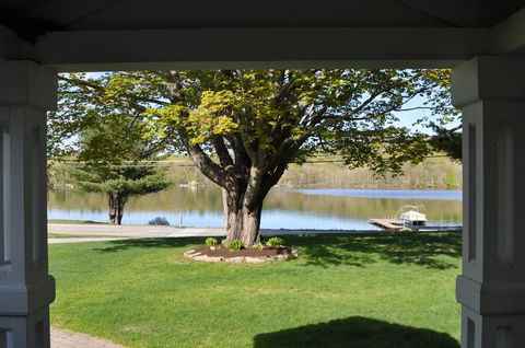 Pleasant Lake House B&B - LBG 37