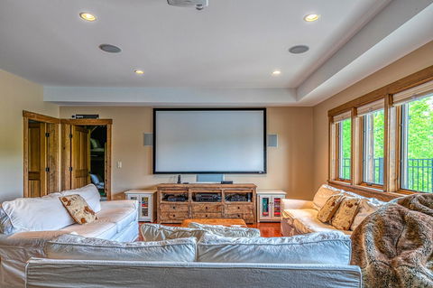 Mountain Estate Family Getaway - LBG 20