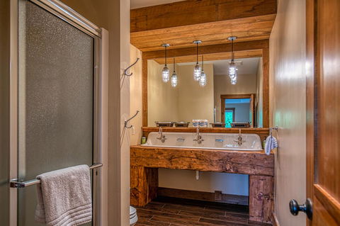 Mountain Estate Family Getaway - LBG 28