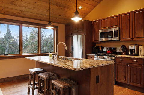 Mountain Estate Family Getaway - LBG 31
