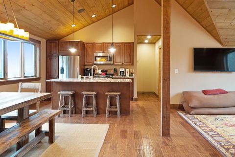 Mountain Estate Family Getaway - LBG 43