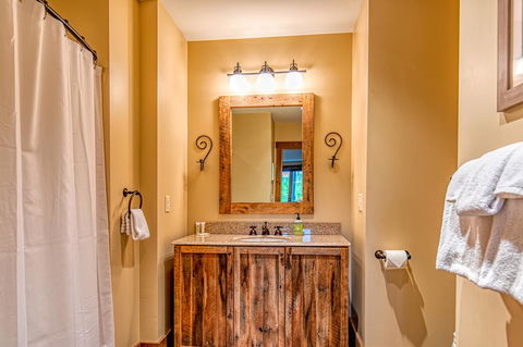 Mountain Estate Family Getaway - LBG 25