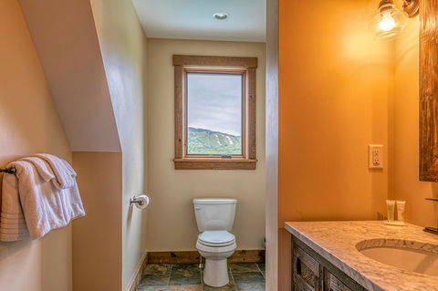 Mountain Estate Family Getaway - LBG 17