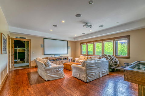 Mountain Estate Family Getaway - LBG 22