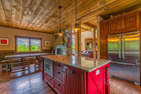 Mountain Estate Family Getaway - LBG 9