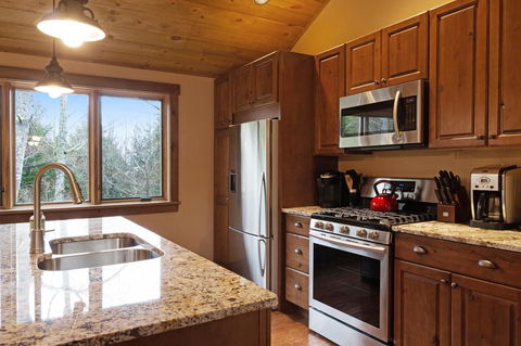 Mountain Estate Family Getaway - LBG 35